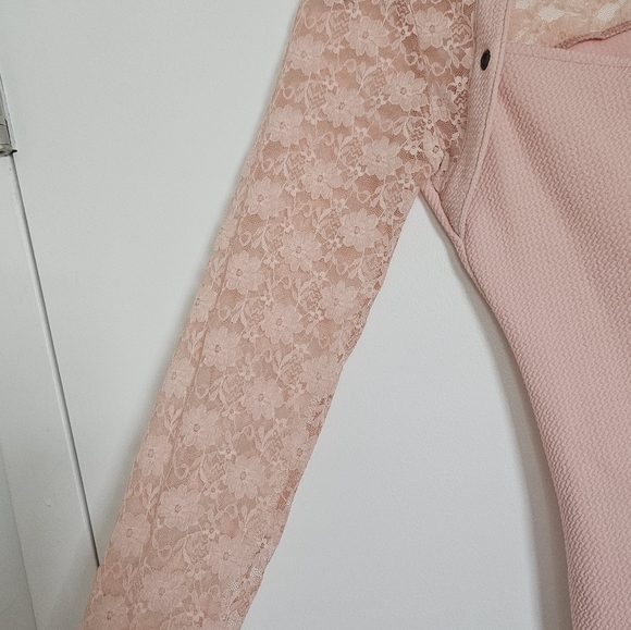 D.i.a Gyaru High Neck Lace Sleeve Top - Picture 6 of 8